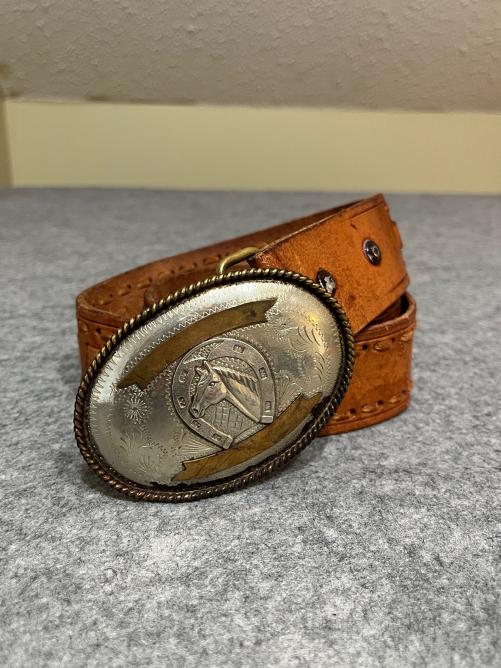 Western Horsehead Oval Belt Buckle with Tan Leather Strap